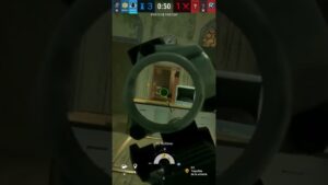 cuando defiendes tu posicion!!! rainbow six siege.....