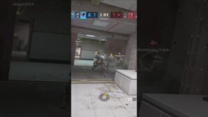 run past the enemy #rainbowsixsiege #r6siege #siege #gaming #rainbowsix  #rainbowsixsiegeclip